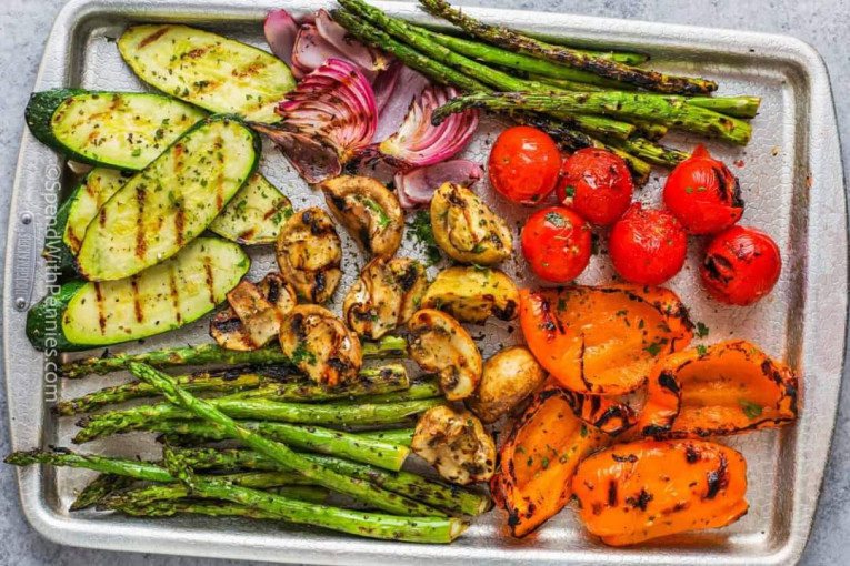 Vegan posezení v čajovně za zrcadlem (Brno)