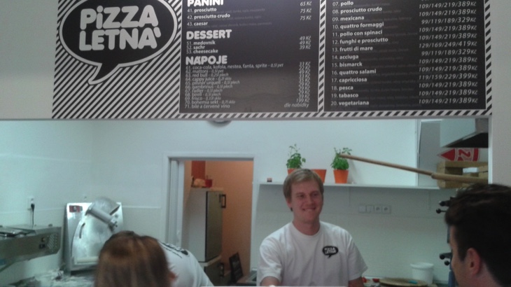 Recenze první pizzy s veganským sýrem v ČR