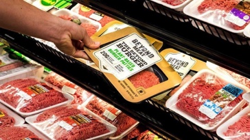 Veganský burger v supermarketu předčil v prodeji hovězí